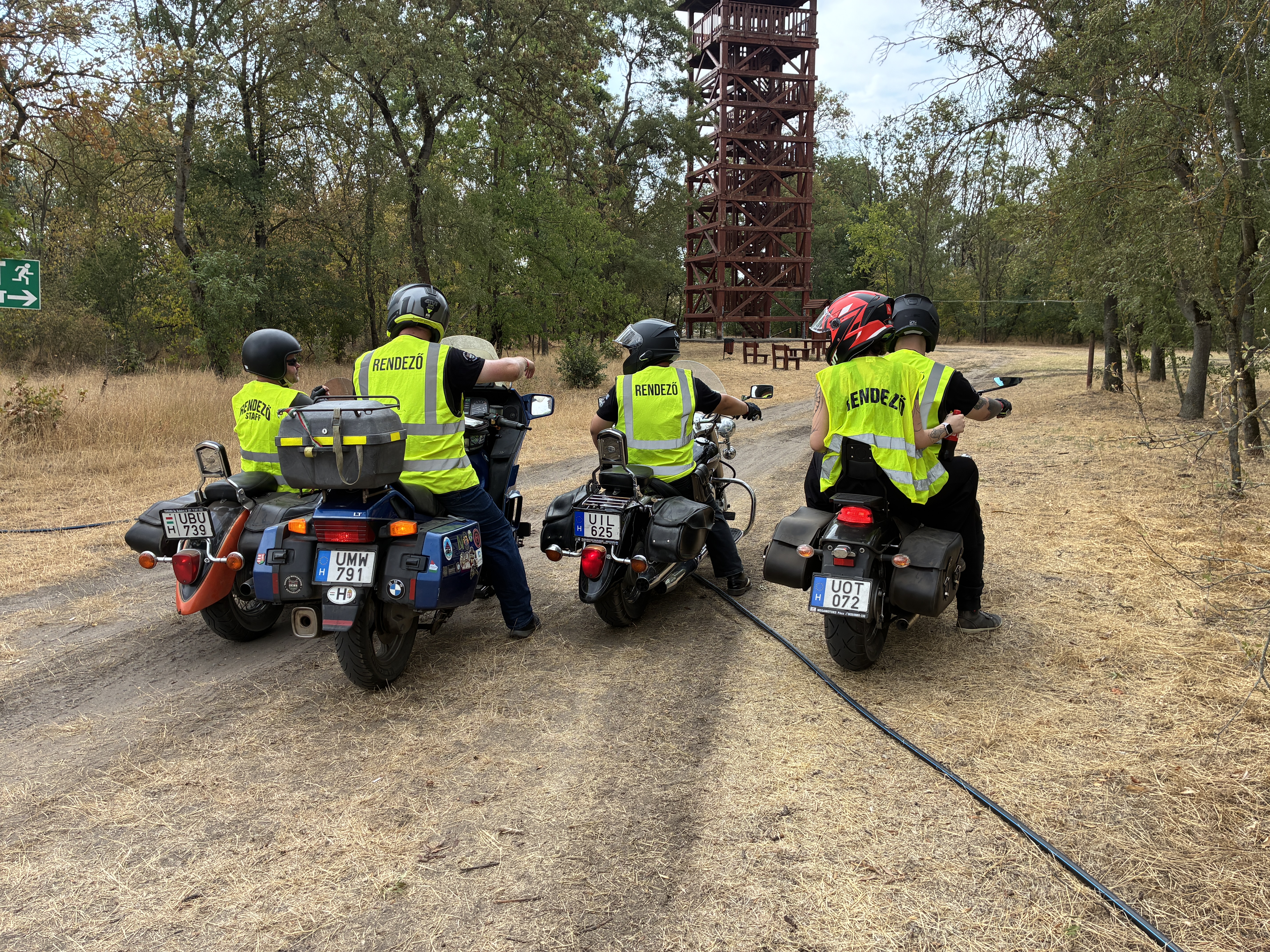 Rendezők motorokkal a találkozón